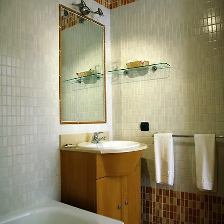 فندق Ele Santabarbara 2*