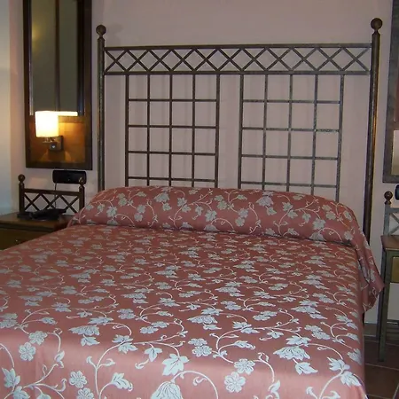 Hotel Ele Santabarbara 2*
